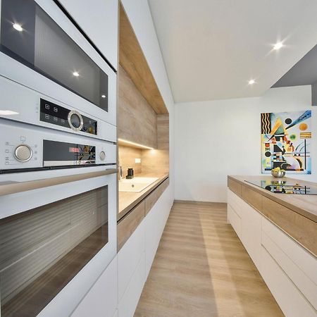 Chalupku: Luxe Central Apartment with Parking & Balcony Banska Bystrica Exterior photo