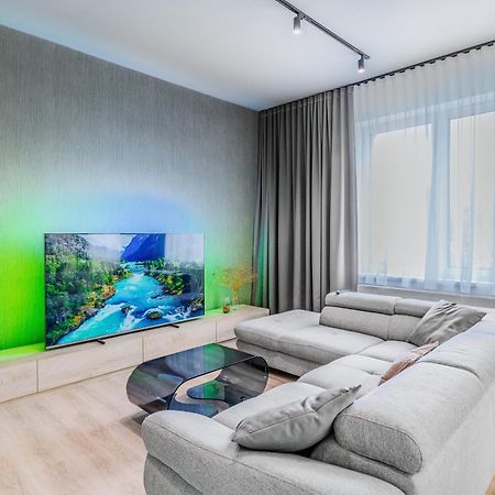 Chalupku: Luxe Central Apartment with Parking & Balcony Banska Bystrica Exterior photo