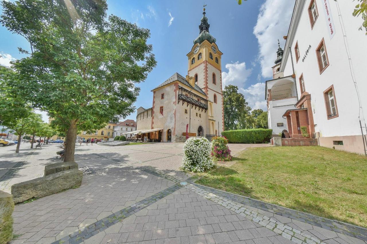 Chalupku: Luxe Central Apartment with Parking & Balcony Banska Bystrica Exterior photo