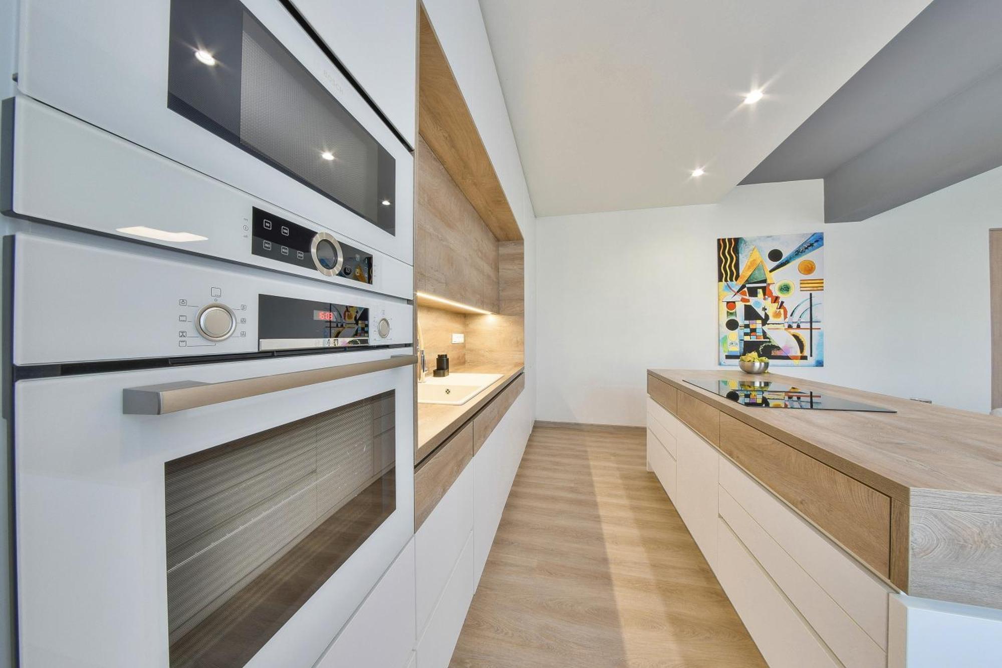 Chalupku: Luxe Central Apartment with Parking & Balcony Banska Bystrica Exterior photo