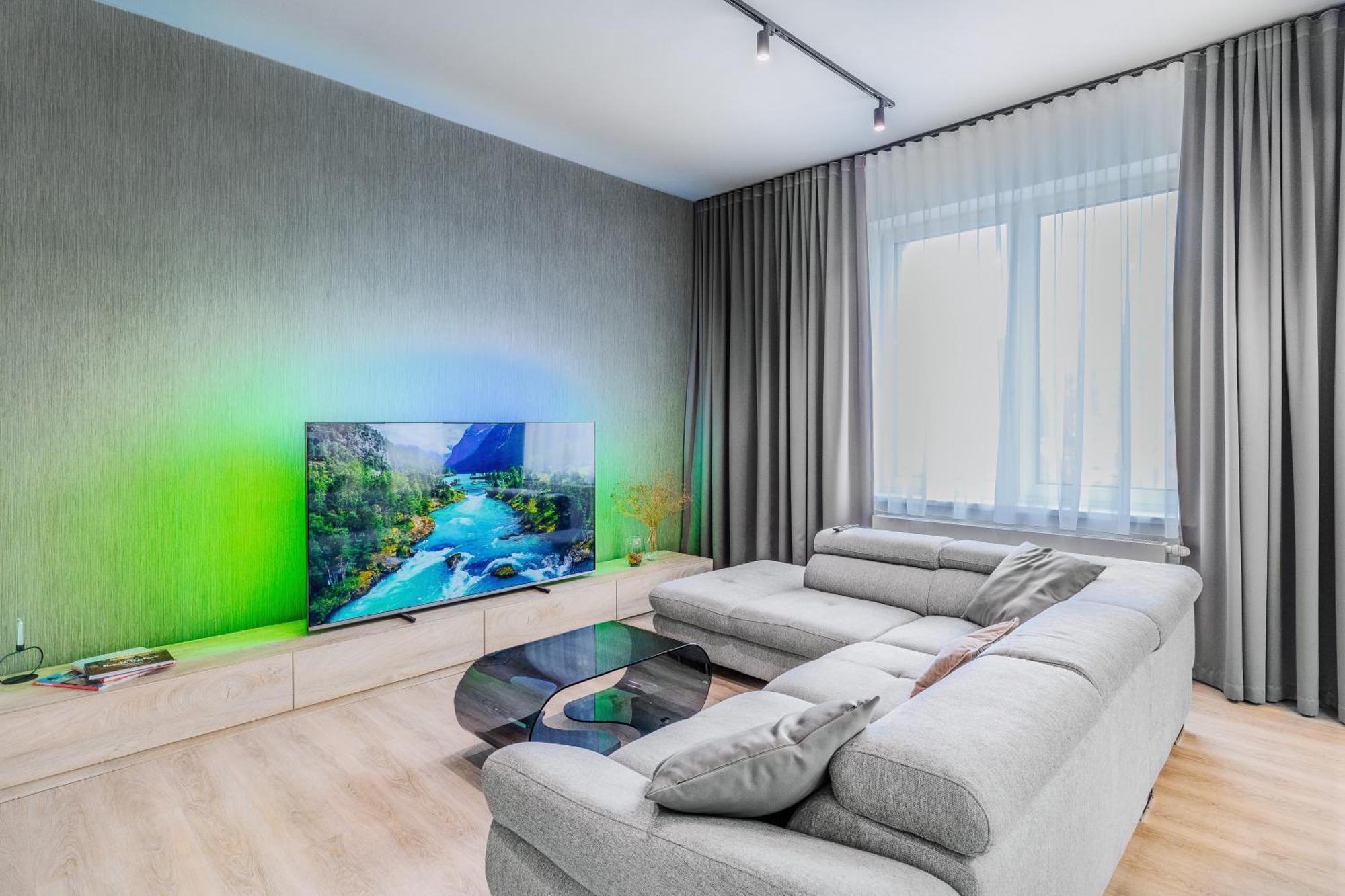 Chalupku: Luxe Central Apartment with Parking & Balcony Banska Bystrica Exterior photo