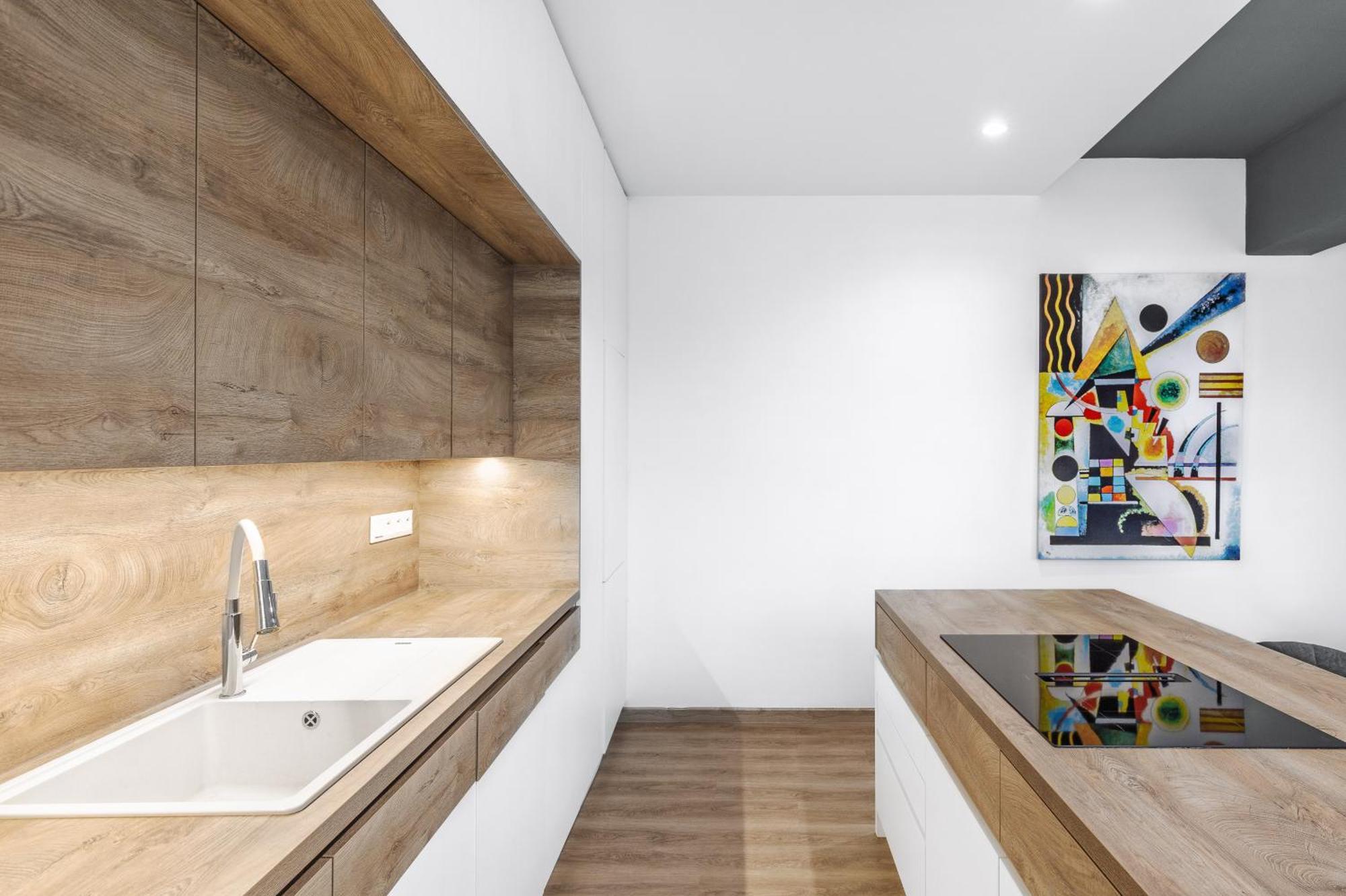 Chalupku: Luxe Central Apartment with Parking & Balcony Banska Bystrica Exterior photo