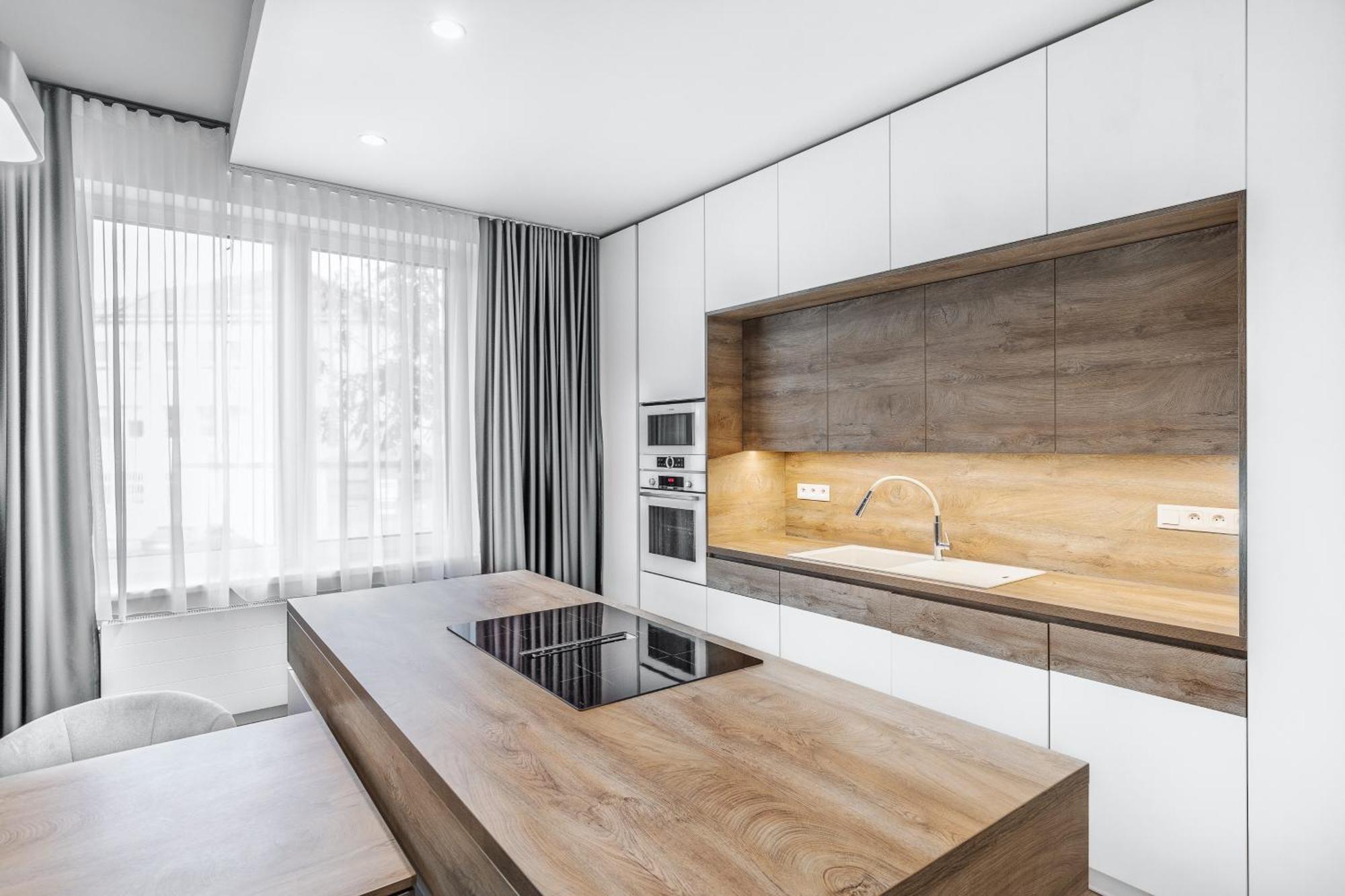Chalupku: Luxe Central Apartment with Parking & Balcony Banska Bystrica Exterior photo